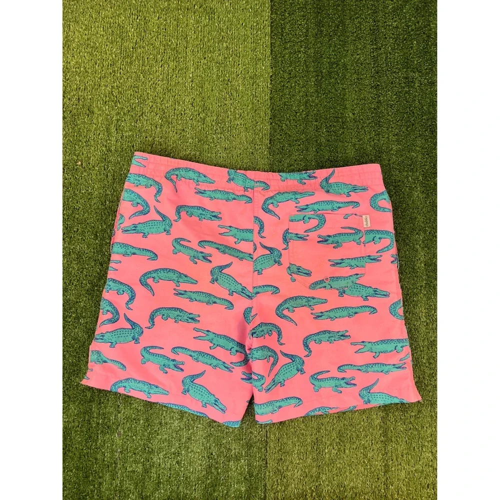 Chubbies Mens Pink Teal Alligator Print Swim Trunks Mesh Lined Size Medium USA